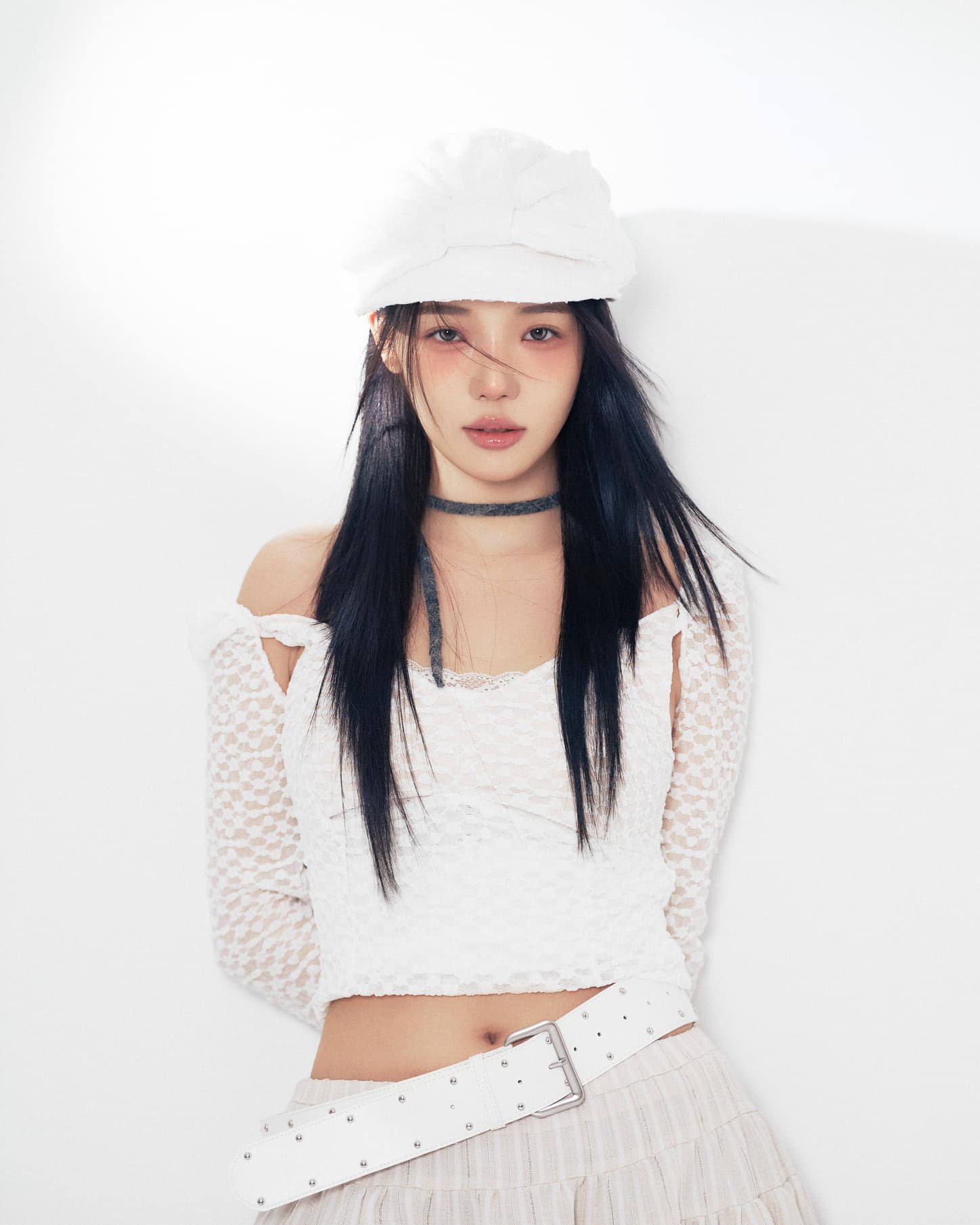 Roh Ji Sun in white beret, soft Korean daylight studio portrait
