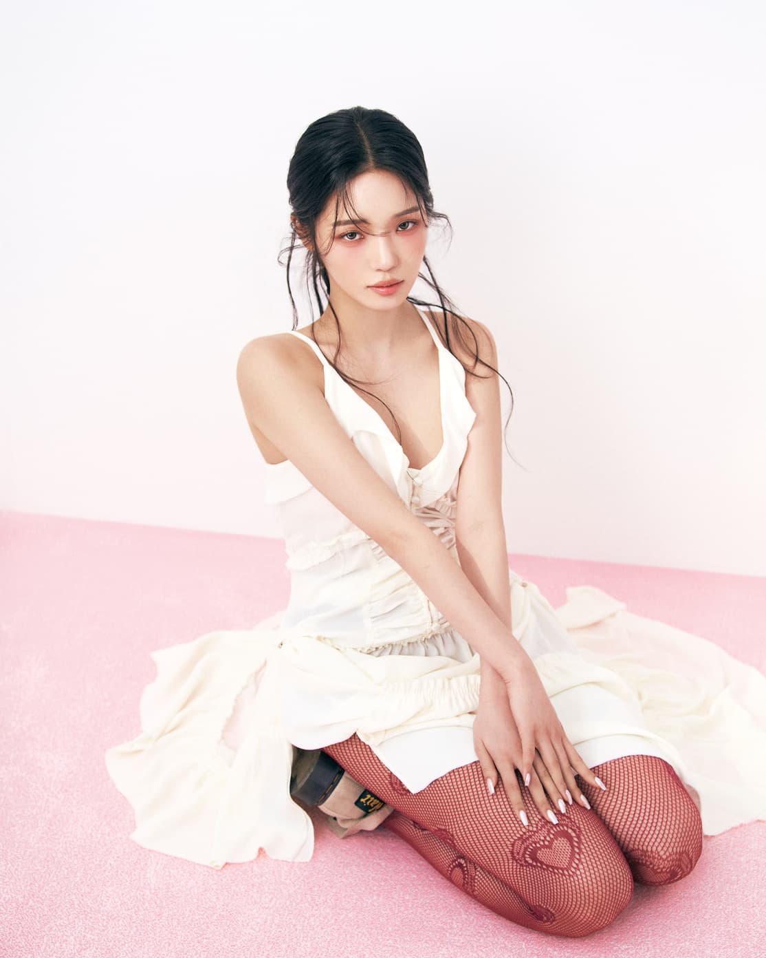 Roh Ji Sun in cream dress, studio recording session